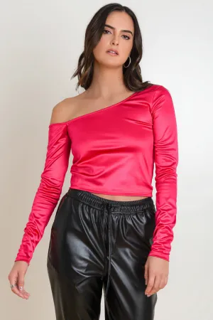 Blusa satinada escote diagonal manga larga