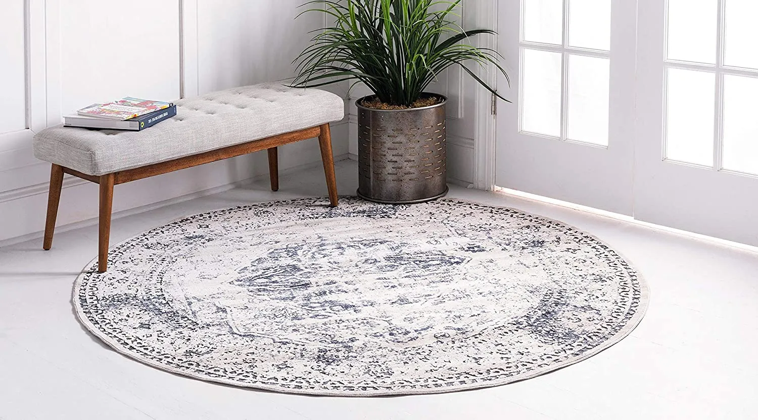 Brand new Unique Loom Chateau Collection Distressed Vintage Traditional Textured Dark Blue Round Rug (4' 0 x 4' 0)! Stain & Fade Resistant!!