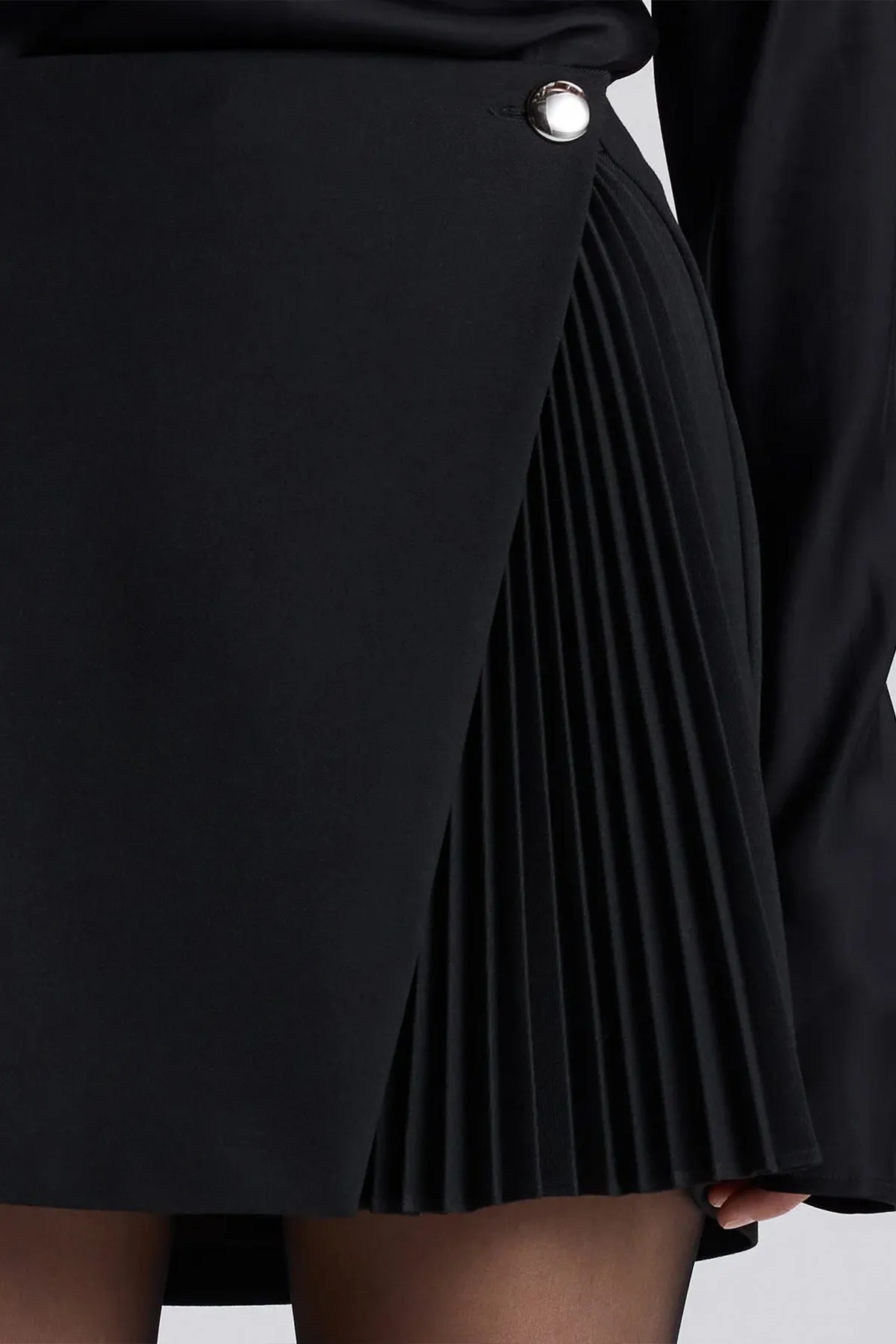 Callen Pleated Mini Skirt in Black
