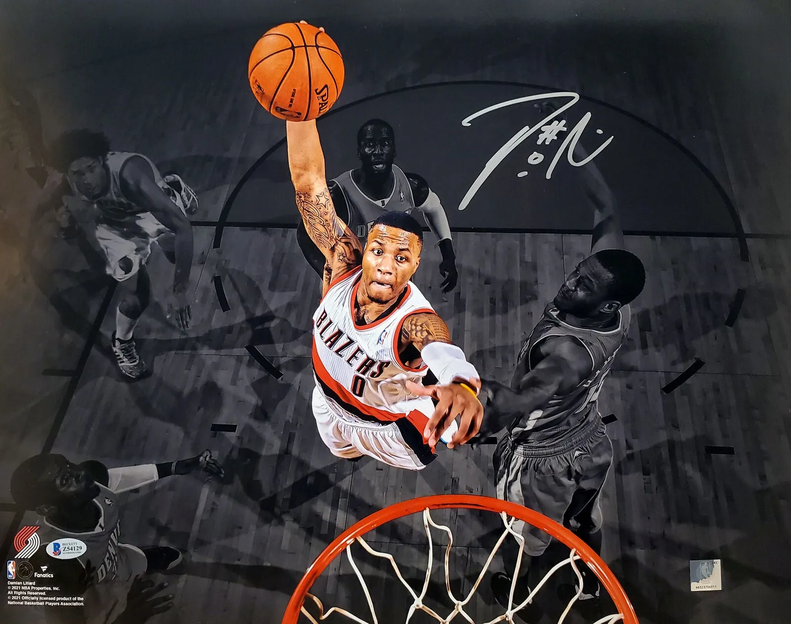 DAMIAN LILLARD AUTOGRAPHED FRAMED 16X20 PHOTO TRAIL BLAZERS BECKETT 197156