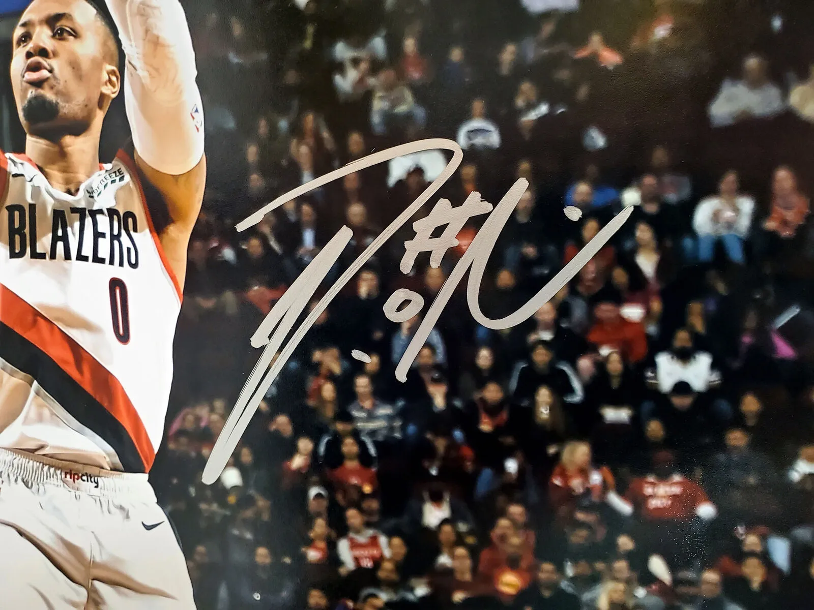 DAMIAN LILLARD AUTOGRAPHED FRAMED 16X20 PHOTO TRAIL BLAZERS BECKETT 209367