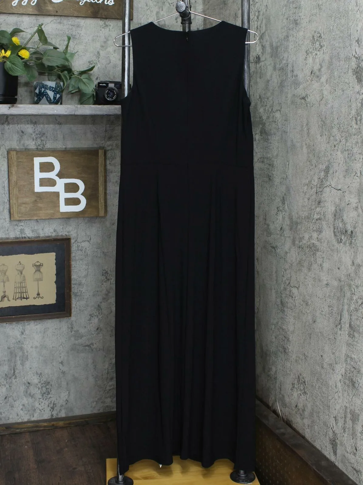 Dennis Basso Women's Sleeveless Caviar Crepe Maxi Dress