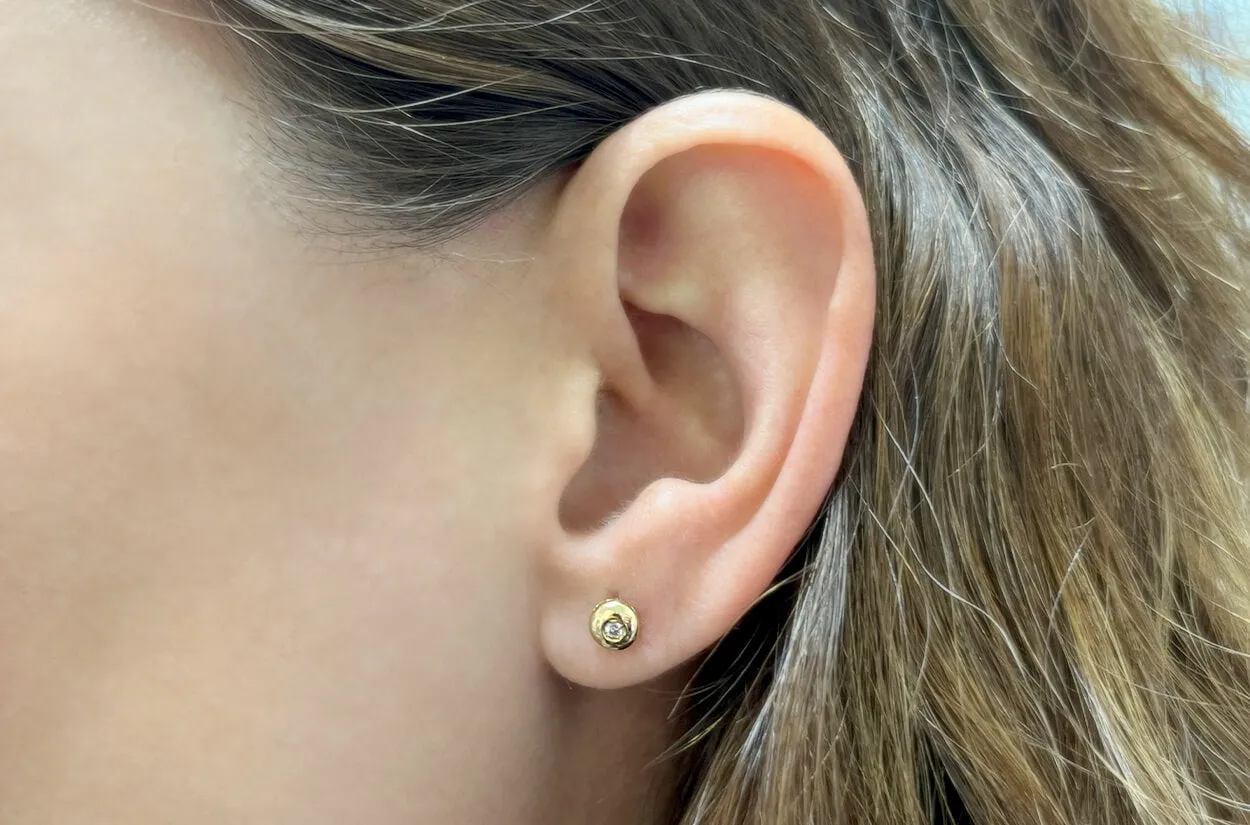 Mini Earrings 18kt Gold Domed & Round Diamonds Studs