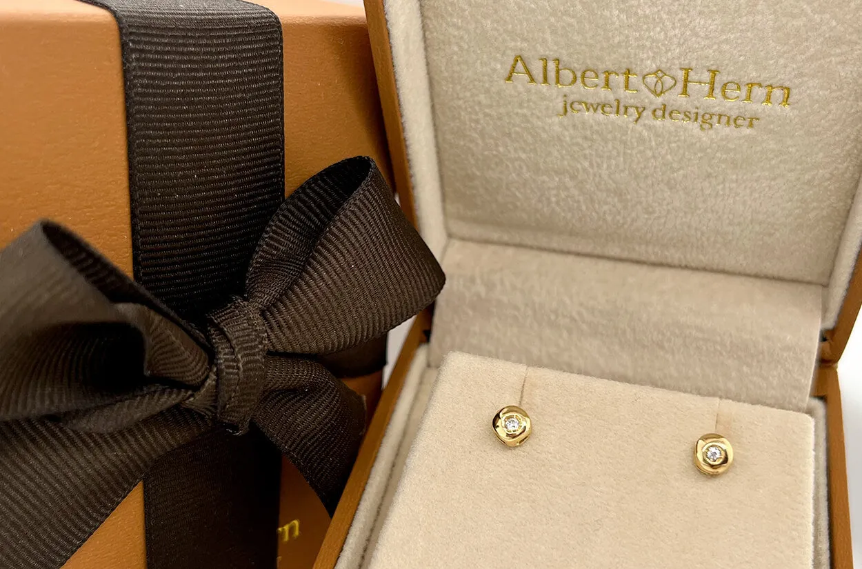Mini Earrings 18kt Gold Domed & Round Diamonds Studs
