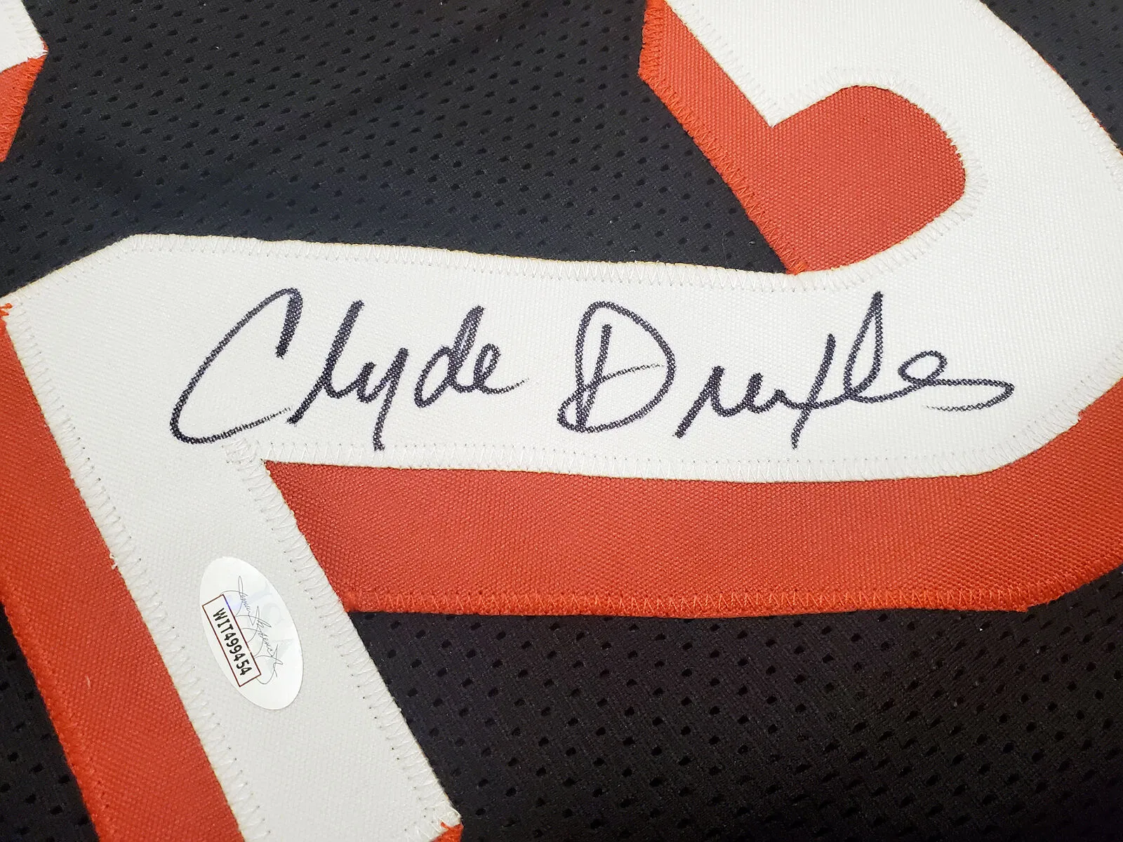 PORTLAND TRAIL BLAZERS CLYDE DREXLER AUTOGRAPHED BLACK JERSEY JSA STOCK #197006