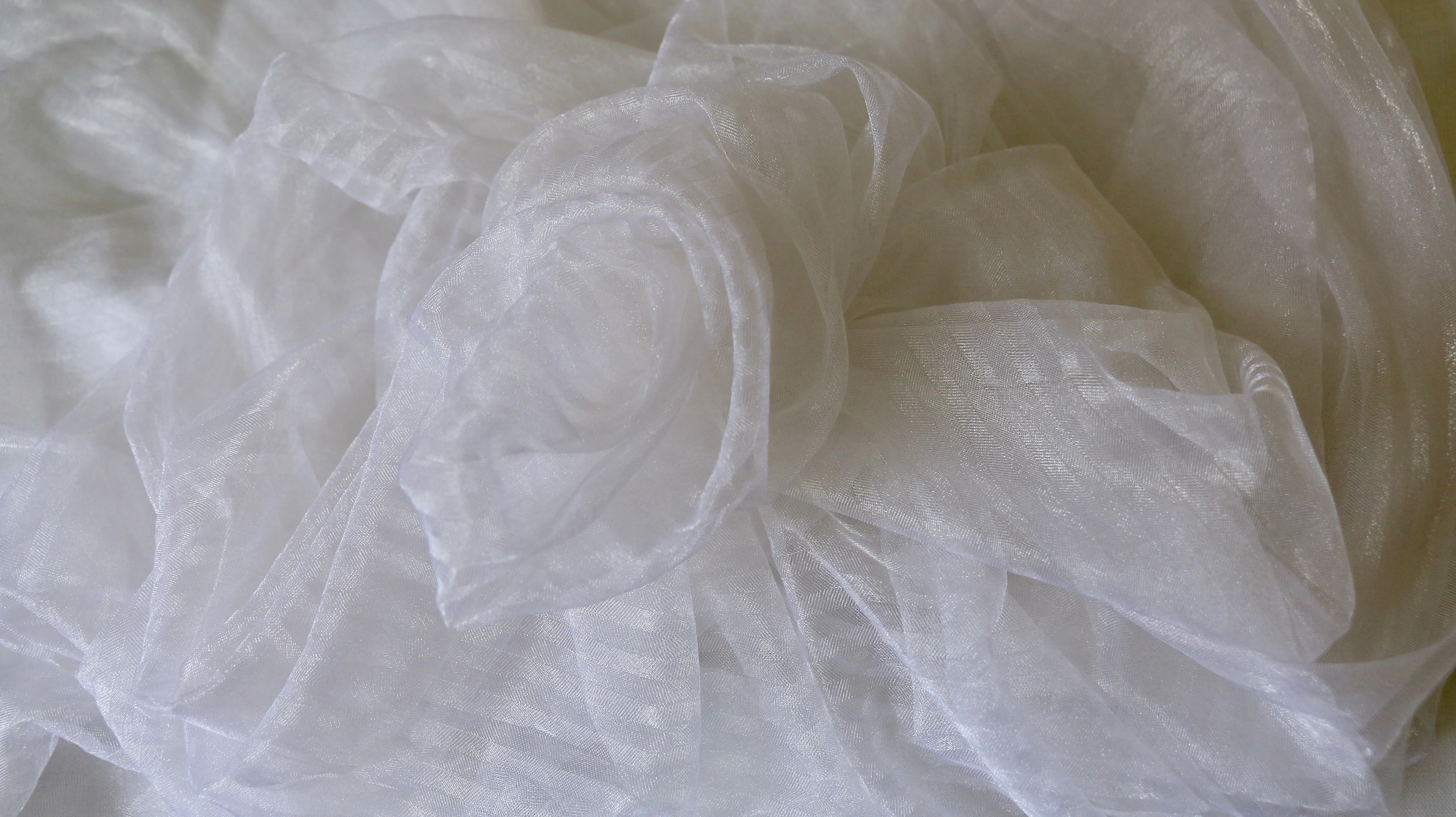 REMNANT 0.85m x 1.50m - STRETCHY CHIFFON FABRIC - White Colour - Light Weight