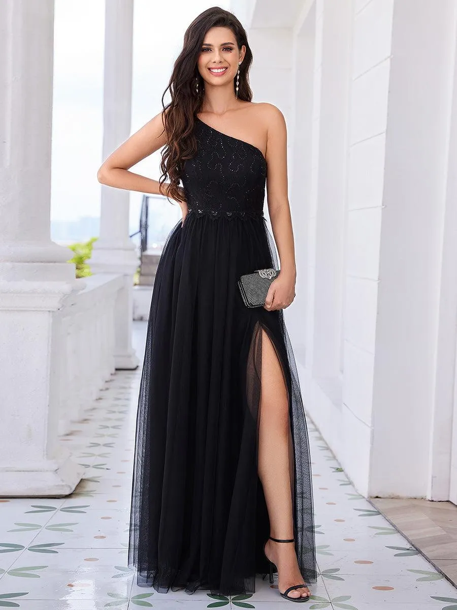 Robe de bal longue en tulle à une épaule avec corsage orné