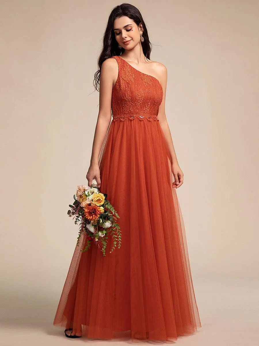 Robe de bal longue en tulle à une épaule avec corsage orné