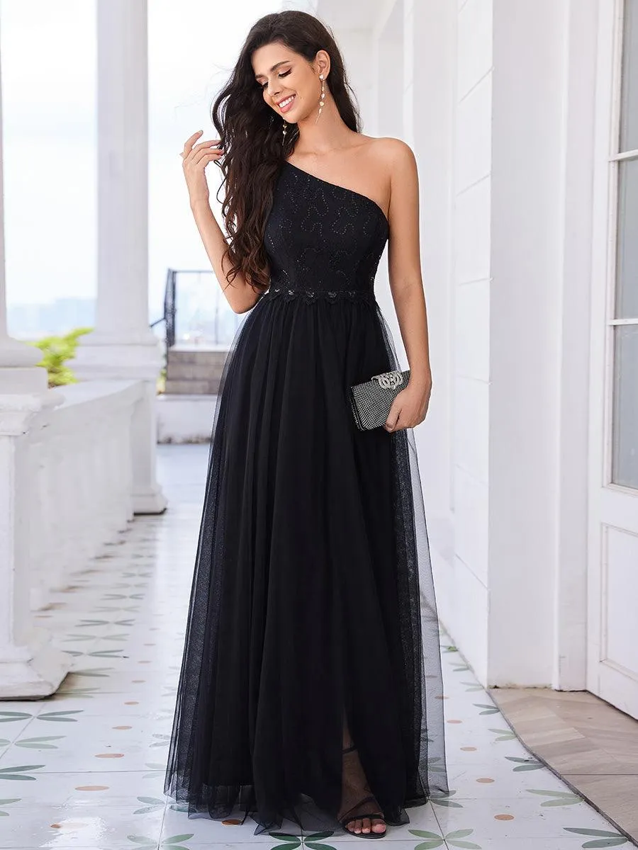 Robe de bal longue en tulle à une épaule avec corsage orné