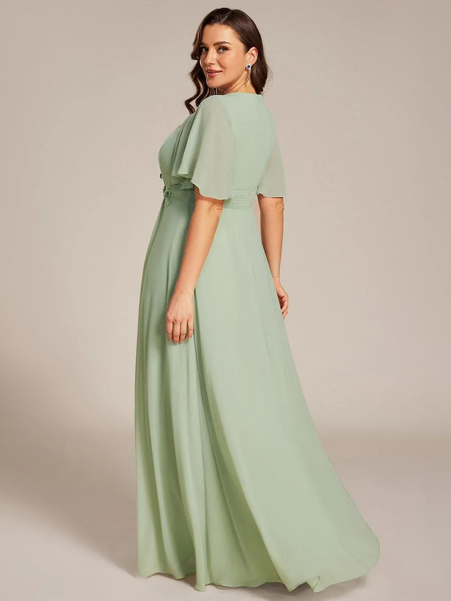 Robe de soirée trapèze à manches courtes et appliques plissées