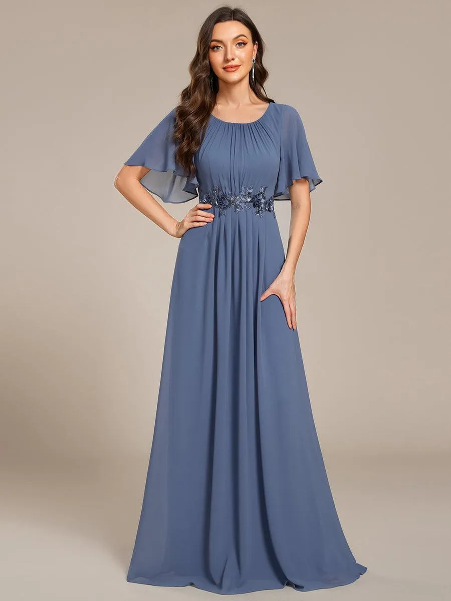 Robe de soirée trapèze à manches courtes et appliques plissées