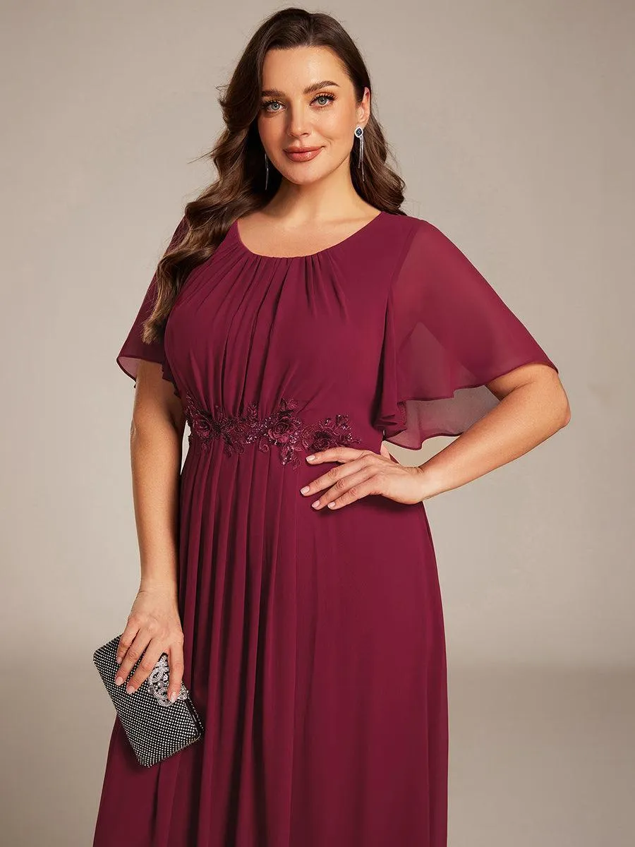 Robe de soirée trapèze à manches courtes et appliques plissées