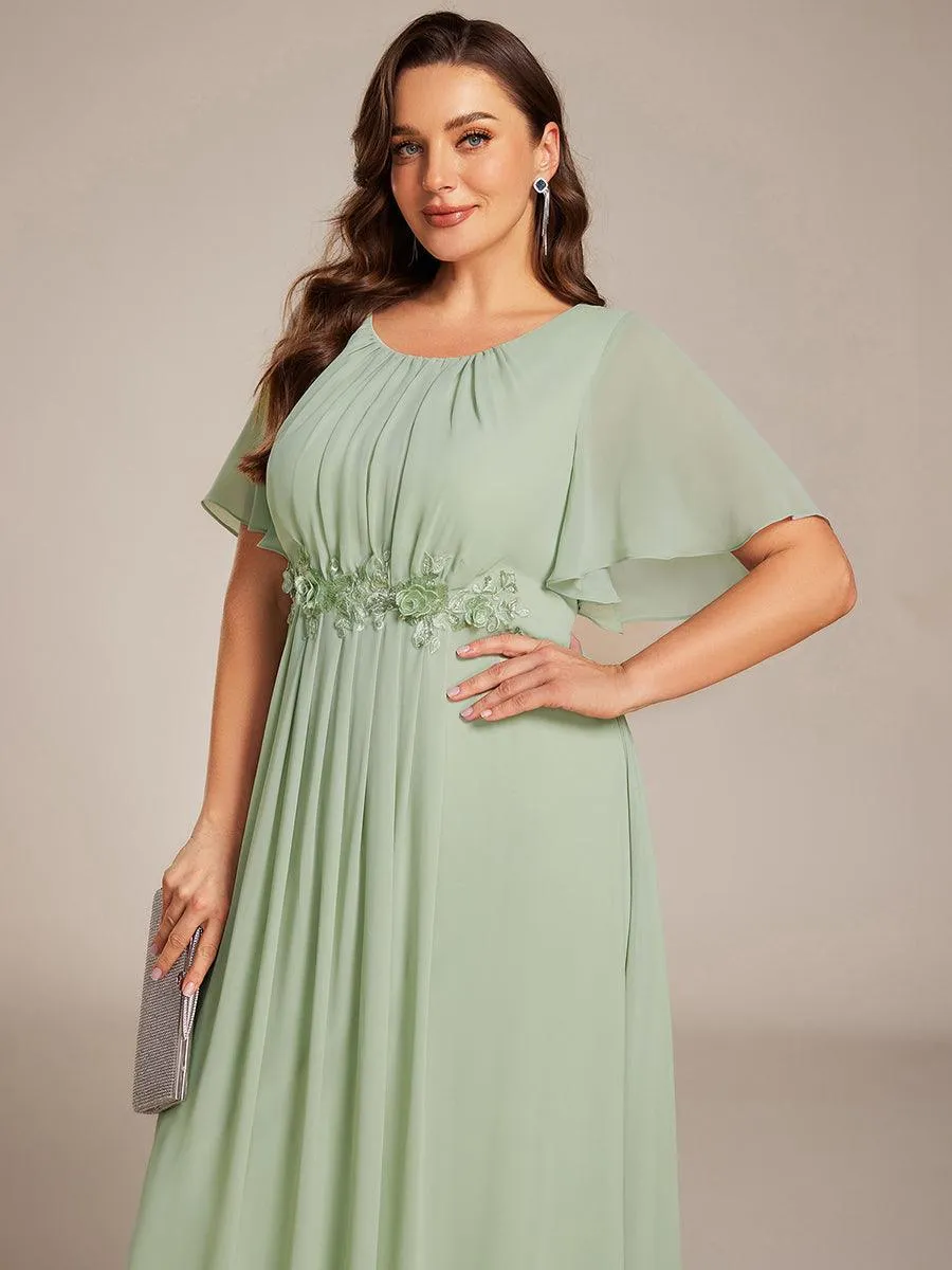 Robe de soirée trapèze à manches courtes et appliques plissées