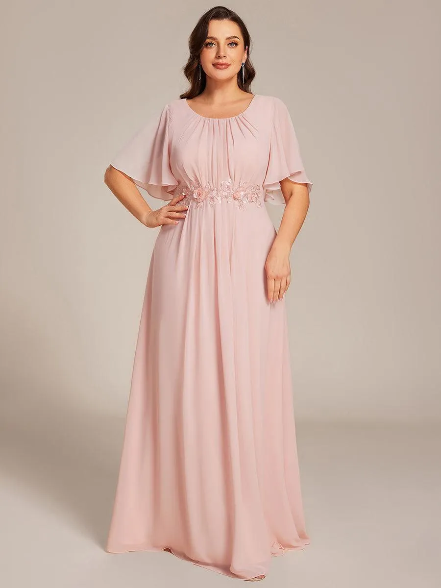 Robe de soirée trapèze à manches courtes et appliques plissées