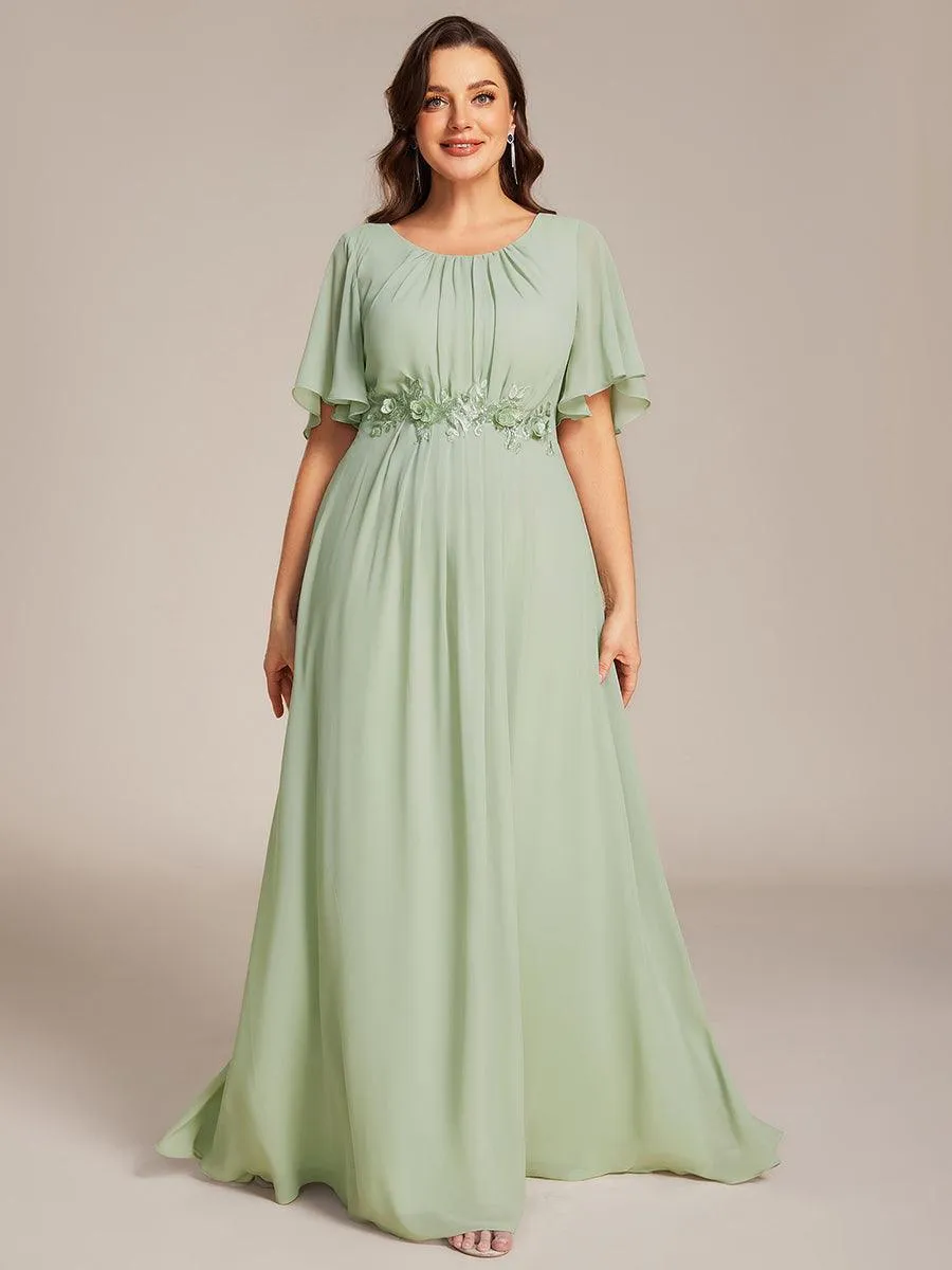 Robe de soirée trapèze à manches courtes et appliques plissées