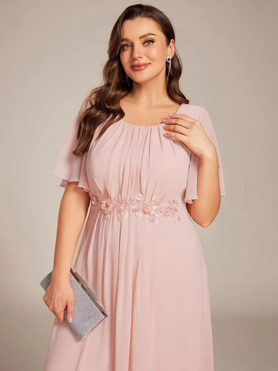 Robe de soirée trapèze à manches courtes et appliques plissées