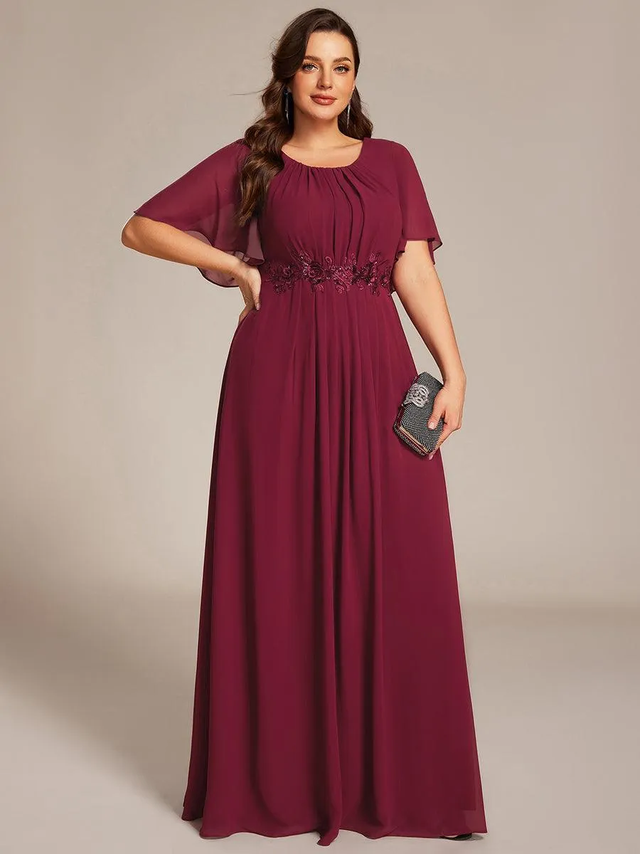 Robe de soirée trapèze à manches courtes et appliques plissées