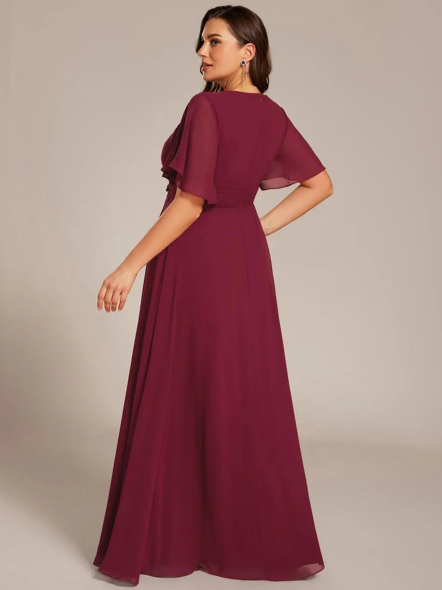 Robe de soirée trapèze à manches courtes et appliques plissées
