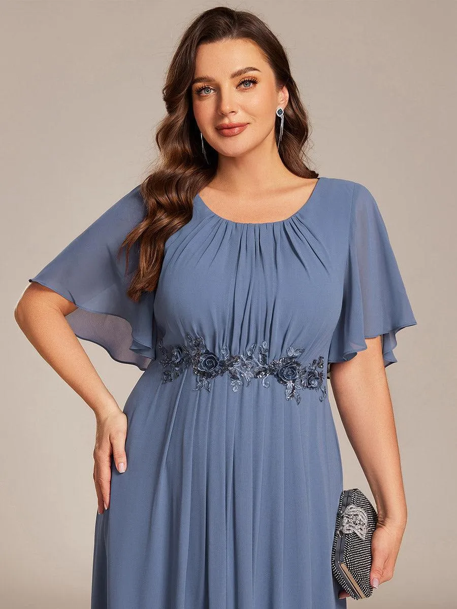 Robe de soirée trapèze à manches courtes et appliques plissées