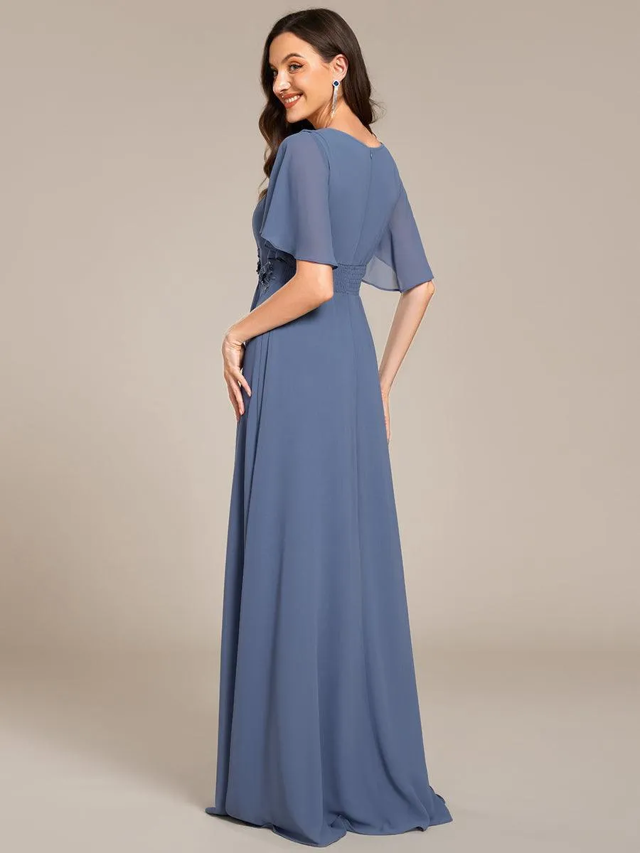 Robe de soirée trapèze à manches courtes et appliques plissées