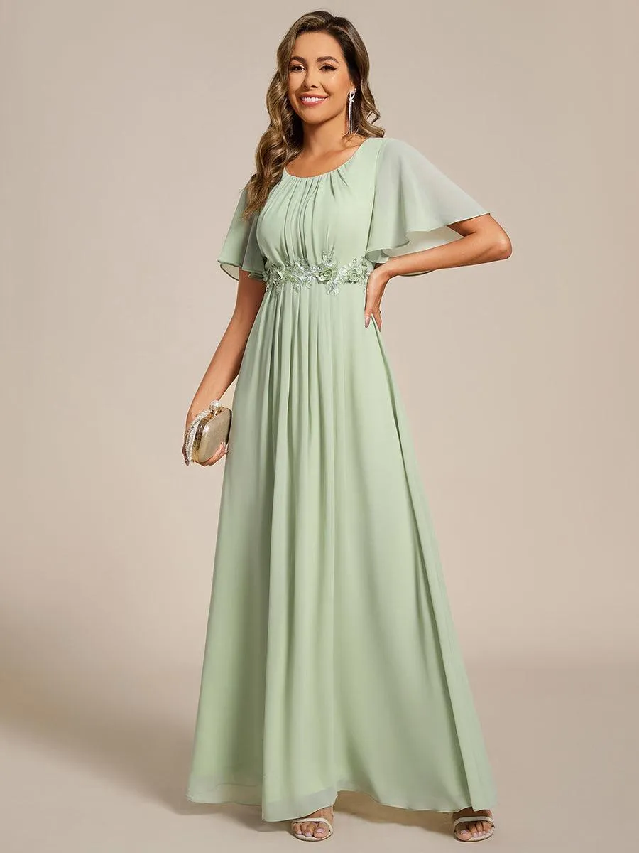 Robe de soirée trapèze à manches courtes et appliques plissées