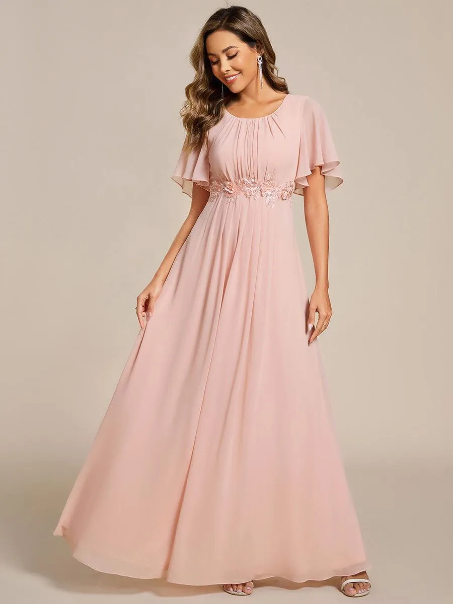 Robe de soirée trapèze à manches courtes et appliques plissées