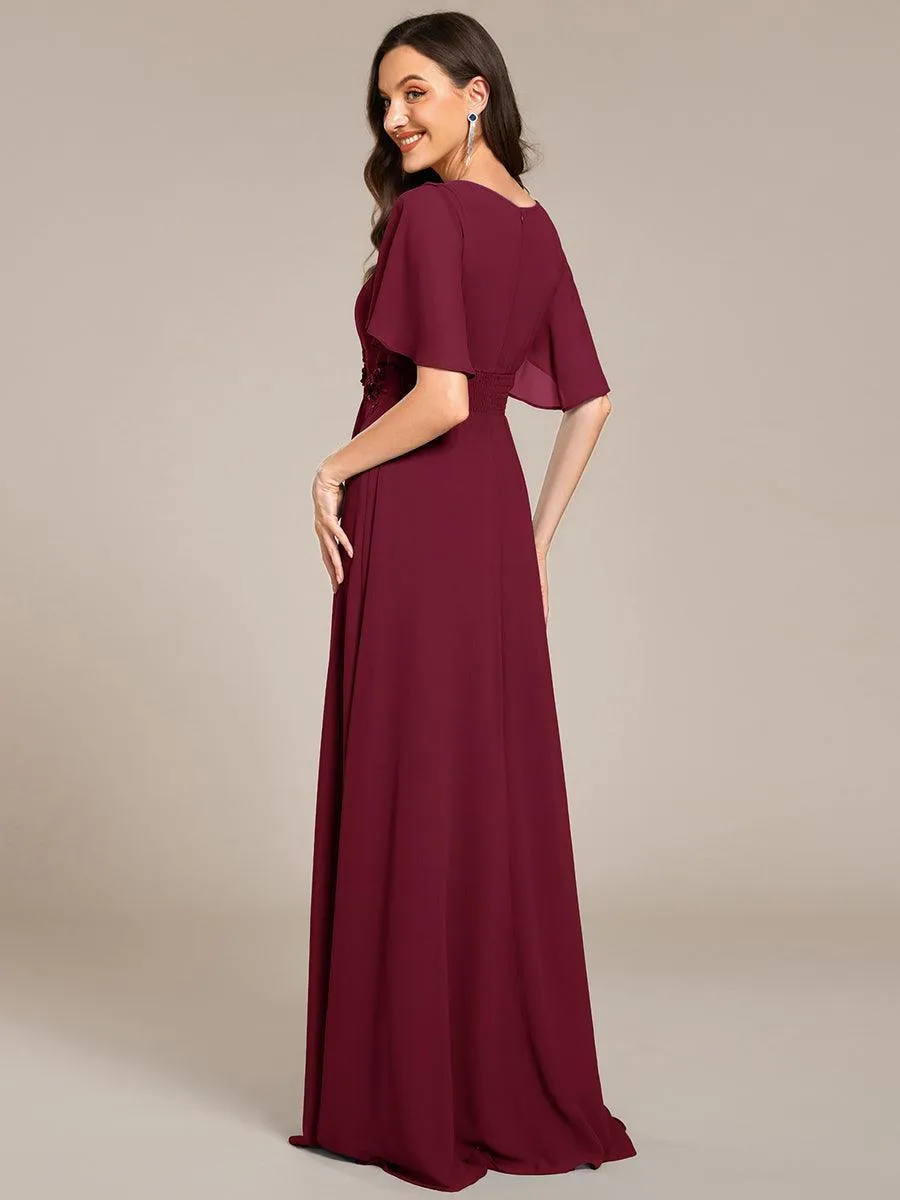 Robe de soirée trapèze à manches courtes et appliques plissées