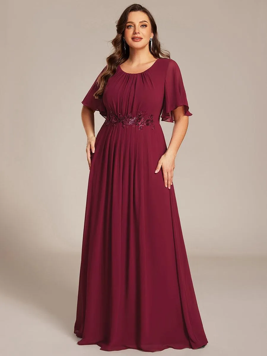 Robe de soirée trapèze à manches courtes et appliques plissées