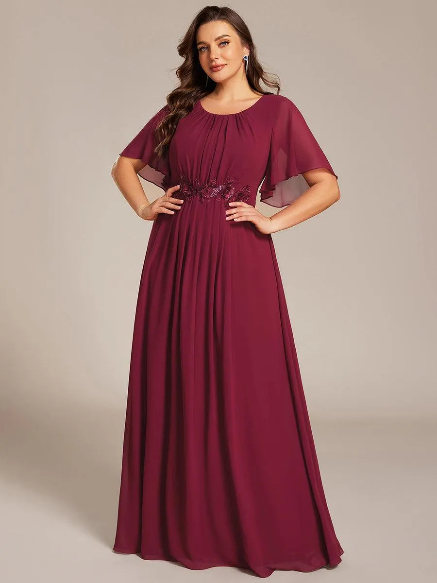 Robe de soirée trapèze à manches courtes et appliques plissées