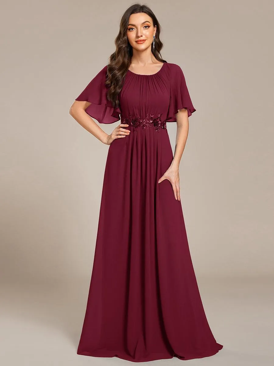 Robe de soirée trapèze à manches courtes et appliques plissées