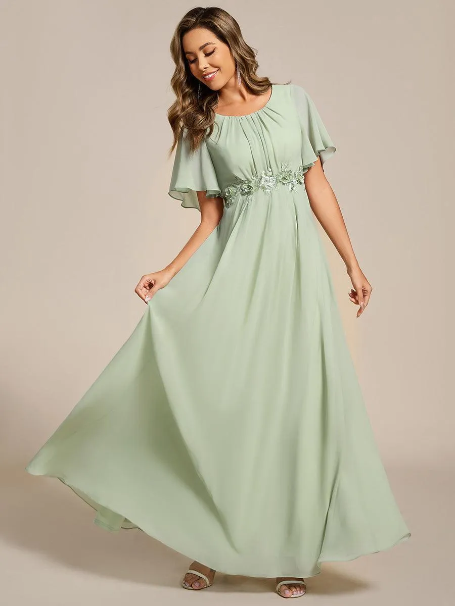 Robe de soirée trapèze à manches courtes et appliques plissées