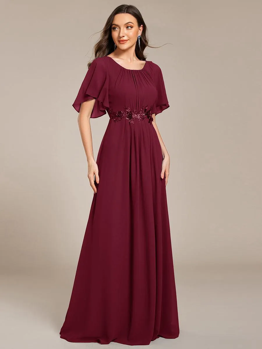 Robe de soirée trapèze à manches courtes et appliques plissées