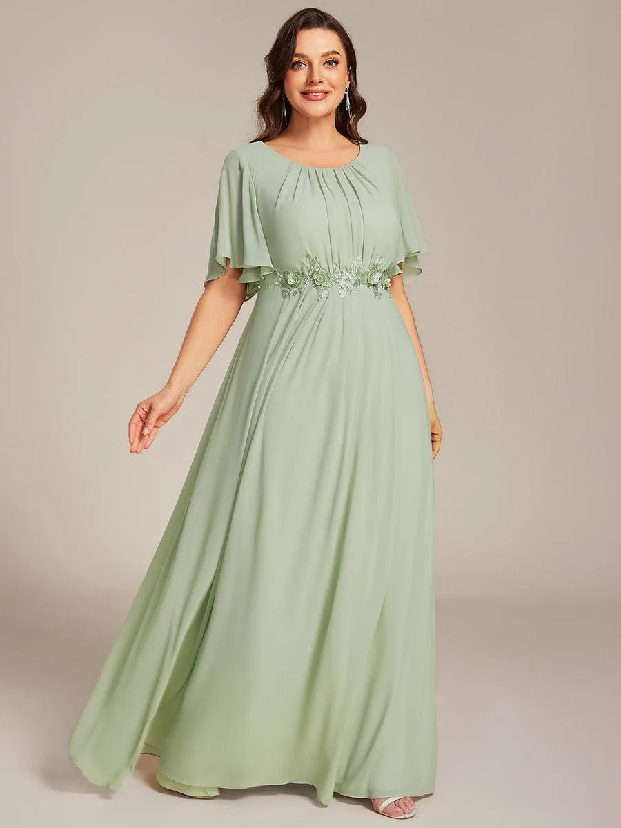 Robe de soirée trapèze à manches courtes et appliques plissées