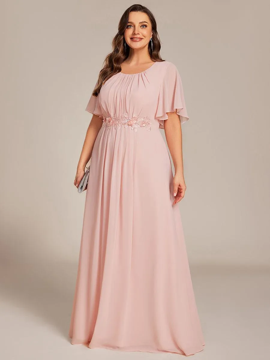 Robe de soirée trapèze à manches courtes et appliques plissées