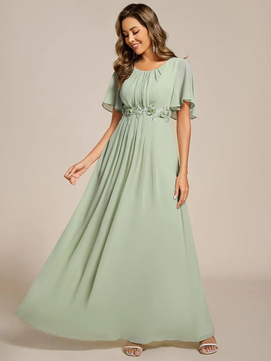 Robe de soirée trapèze à manches courtes et appliques plissées