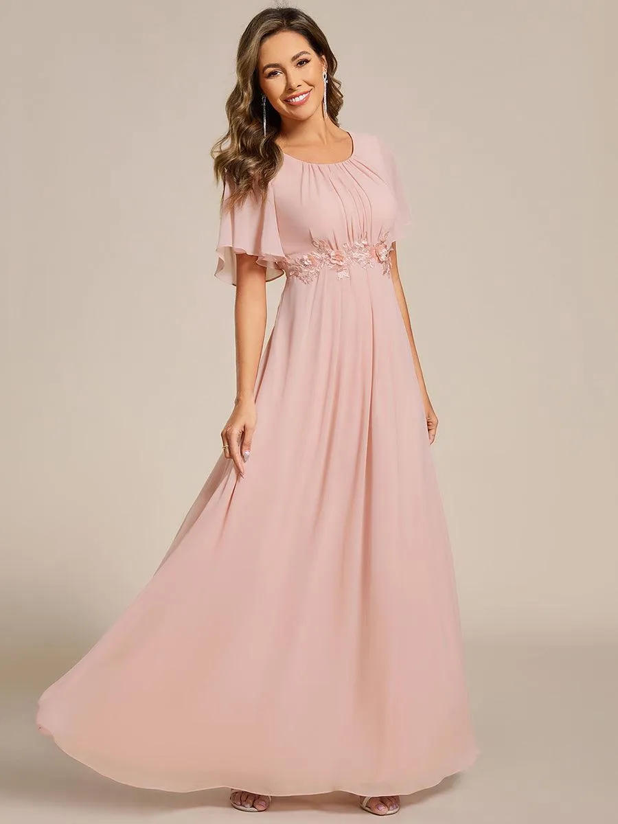 Robe de soirée trapèze à manches courtes et appliques plissées