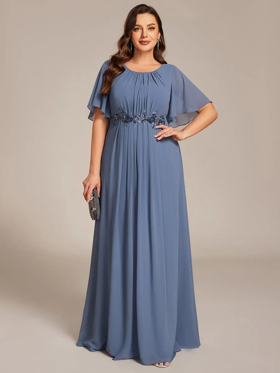 Robe de soirée trapèze à manches courtes et appliques plissées