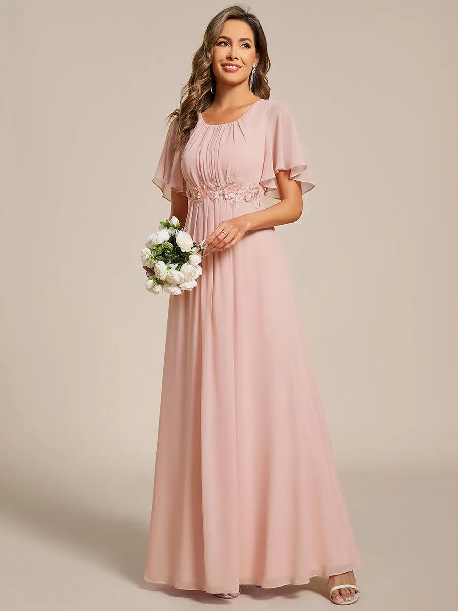 Robe de soirée trapèze à manches courtes et appliques plissées