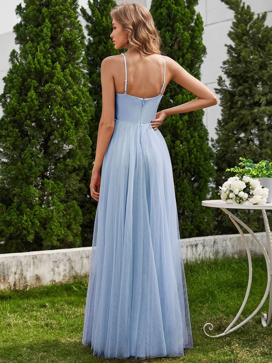 Robes de mariée trapèze à col en V et bretelles spaghetti, embellissements de perles