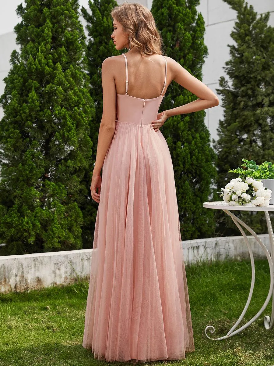 Robes de mariée trapèze à col en V et bretelles spaghetti, embellissements de perles