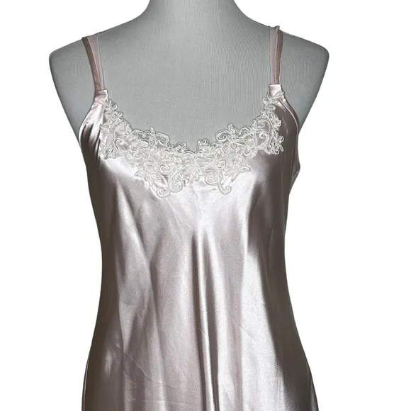 VTG Expressions Lace Embellished Side Slit Full Length Night Gown Blush Pink Med
